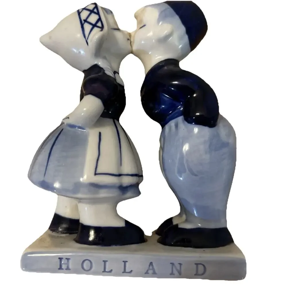 VTG Dutch Boy & Girl Kissing Porcelain Figurine Deltware Elesva Holland cute!